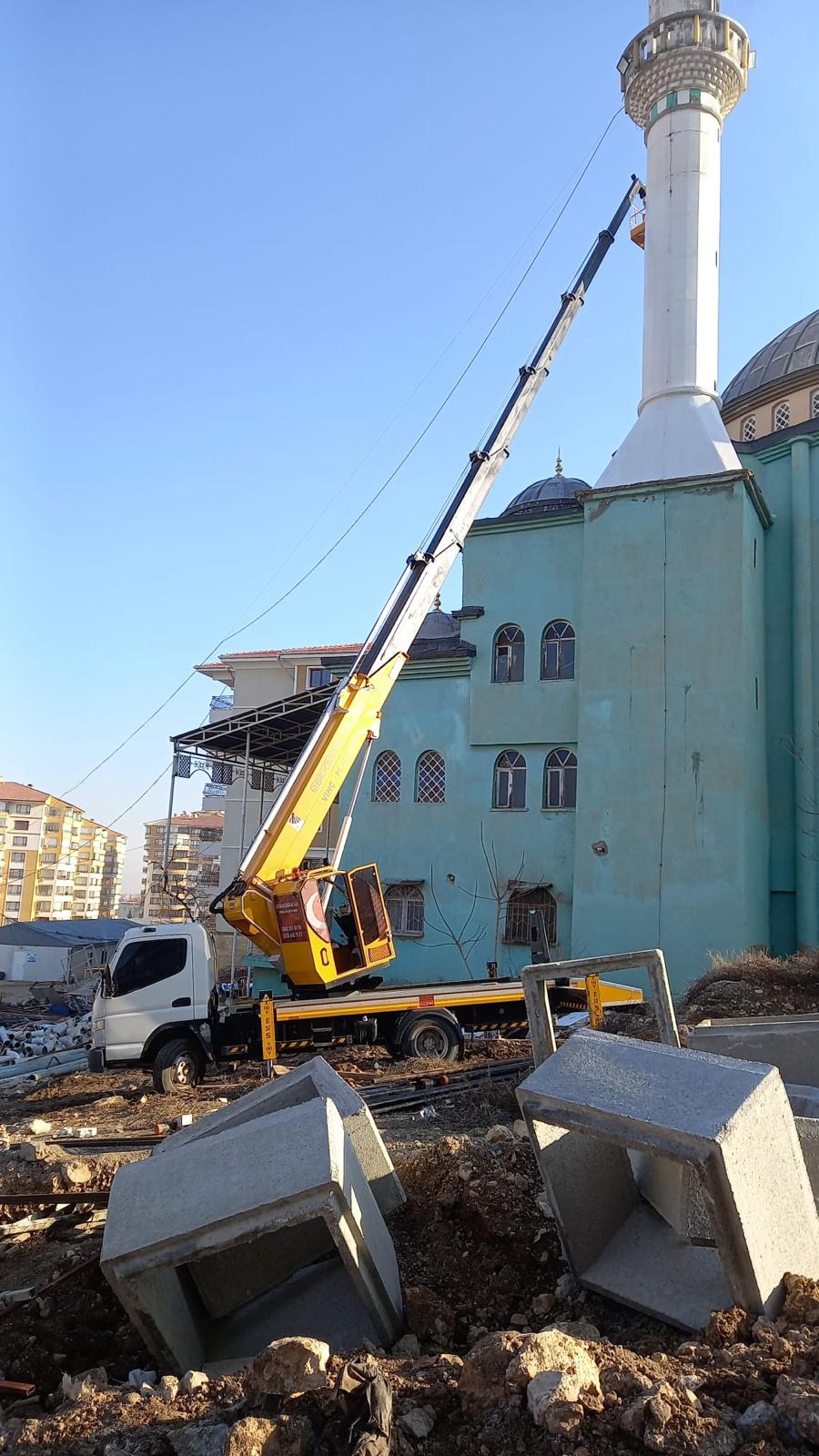 Sekmanlar Vinç: Malatya'da vinç, forklift, ekskavatör, kepçe ve lastikli kepçe hizmetlerinin yanı sıra nakliye, hafriyat, prefabrik yapı üretimi ve kurulumu ile güvenilir çözümler sunan lider firma. Modern ekipman ve uzman ekibimizle projelerinizi en yüksek standartlarda tamamlayın.