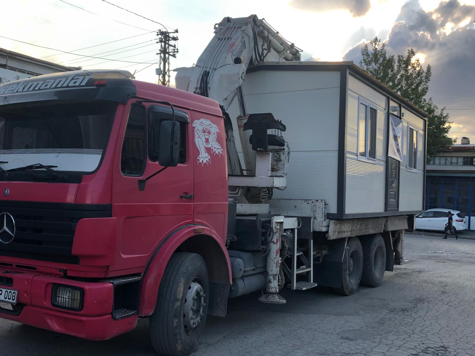 Sekmanlar Vinç: Malatya'da vinç, forklift, ekskavatör, kepçe ve lastikli kepçe hizmetlerinin yanı sıra nakliye, hafriyat, prefabrik yapı üretimi ve kurulumu ile güvenilir çözümler sunan lider firma. Modern ekipman ve uzman ekibimizle projelerinizi en yüksek standartlarda tamamlayın.