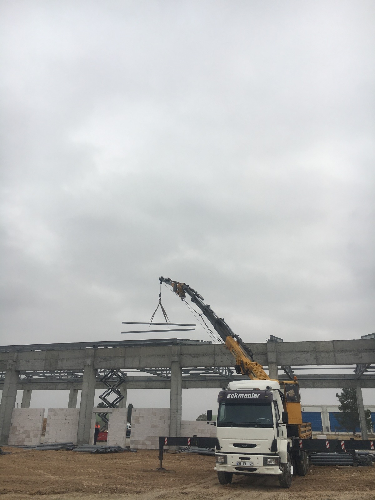 Sekmanlar Vinç: Malatya'da vinç, forklift, ekskavatör, kepçe ve lastikli kepçe hizmetlerinin yanı sıra nakliye, hafriyat, prefabrik yapı üretimi ve kurulumu ile güvenilir çözümler sunan lider firma. Modern ekipman ve uzman ekibimizle projelerinizi en yüksek standartlarda tamamlayın. Sekmanlar Vinç – Malatya kiralık vinç hizmeti: vinç kiralama, kiralık vinç, sepetli vinç, mobil vinç, teleskopik vinç, ağır tonaj vinç, vinç operatörlü ve operatörsüz hizmetler. Acil vinç kiralama, 7/24 vinç desteği, uygun fiyatlı vinç çözümleri, sigortalı ve güvenli taşıma ile inşaat, çelik montaj, prefabrik ve konteyner montaj projeleri için profesyonel vinç hizmetleri Malatya.