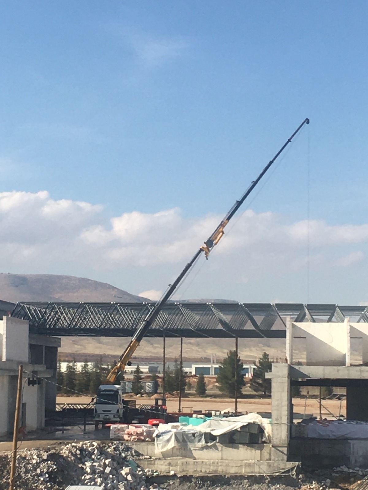 Sekmanlar Vinç: Malatya'da vinç, forklift, ekskavatör, kepçe ve lastikli kepçe hizmetlerinin yanı sıra nakliye, hafriyat, prefabrik yapı üretimi ve kurulumu ile güvenilir çözümler sunan lider firma. Modern ekipman ve uzman ekibimizle projelerinizi en yüksek standartlarda tamamlayın. Sekmanlar Vinç – Malatya kiralık vinç hizmeti: vinç kiralama, kiralık vinç, sepetli vinç, mobil vinç, teleskopik vinç, ağır tonaj vinç, vinç operatörlü ve operatörsüz hizmetler. Acil vinç kiralama, 7/24 vinç desteği, uygun fiyatlı vinç çözümleri, sigortalı ve güvenli taşıma ile inşaat, çelik montaj, prefabrik ve konteyner montaj projeleri için profesyonel vinç hizmetleri Malatya.
