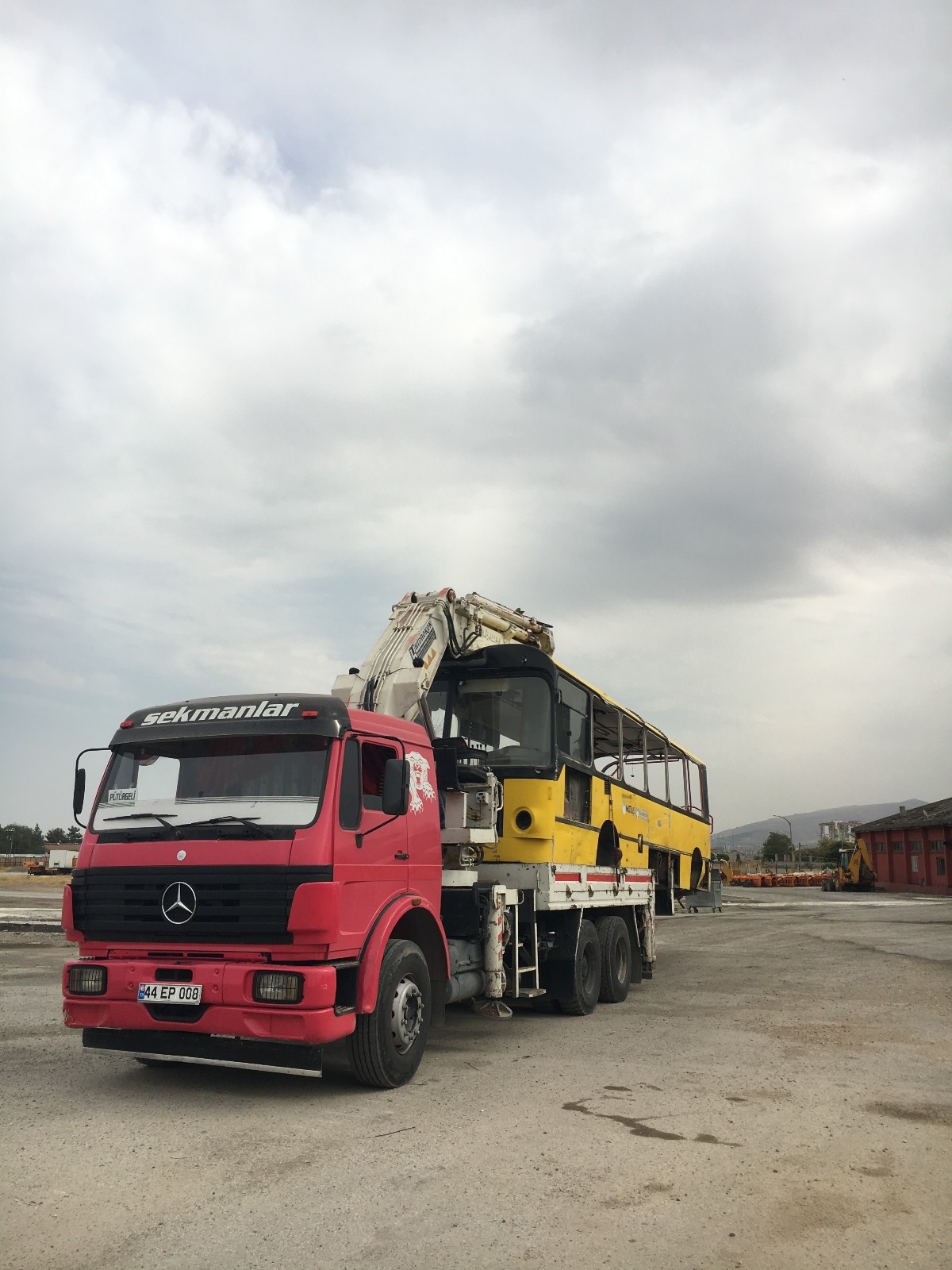 Sekmanlar Vinç: Malatya'da vinç, forklift, ekskavatör, kepçe ve lastikli kepçe hizmetlerinin yanı sıra nakliye, hafriyat, prefabrik yapı üretimi ve kurulumu ile güvenilir çözümler sunan lider firma. Modern ekipman ve uzman ekibimizle projelerinizi en yüksek standartlarda tamamlayın. Sekmanlar Vinç – Malatya kiralık vinç hizmeti: vinç kiralama, kiralık vinç, sepetli vinç, mobil vinç, teleskopik vinç, ağır tonaj vinç, vinç operatörlü ve operatörsüz hizmetler. Acil vinç kiralama, 7/24 vinç desteği, uygun fiyatlı vinç çözümleri, sigortalı ve güvenli taşıma ile inşaat, çelik montaj, prefabrik ve konteyner montaj projeleri için profesyonel vinç hizmetleri Malatya.