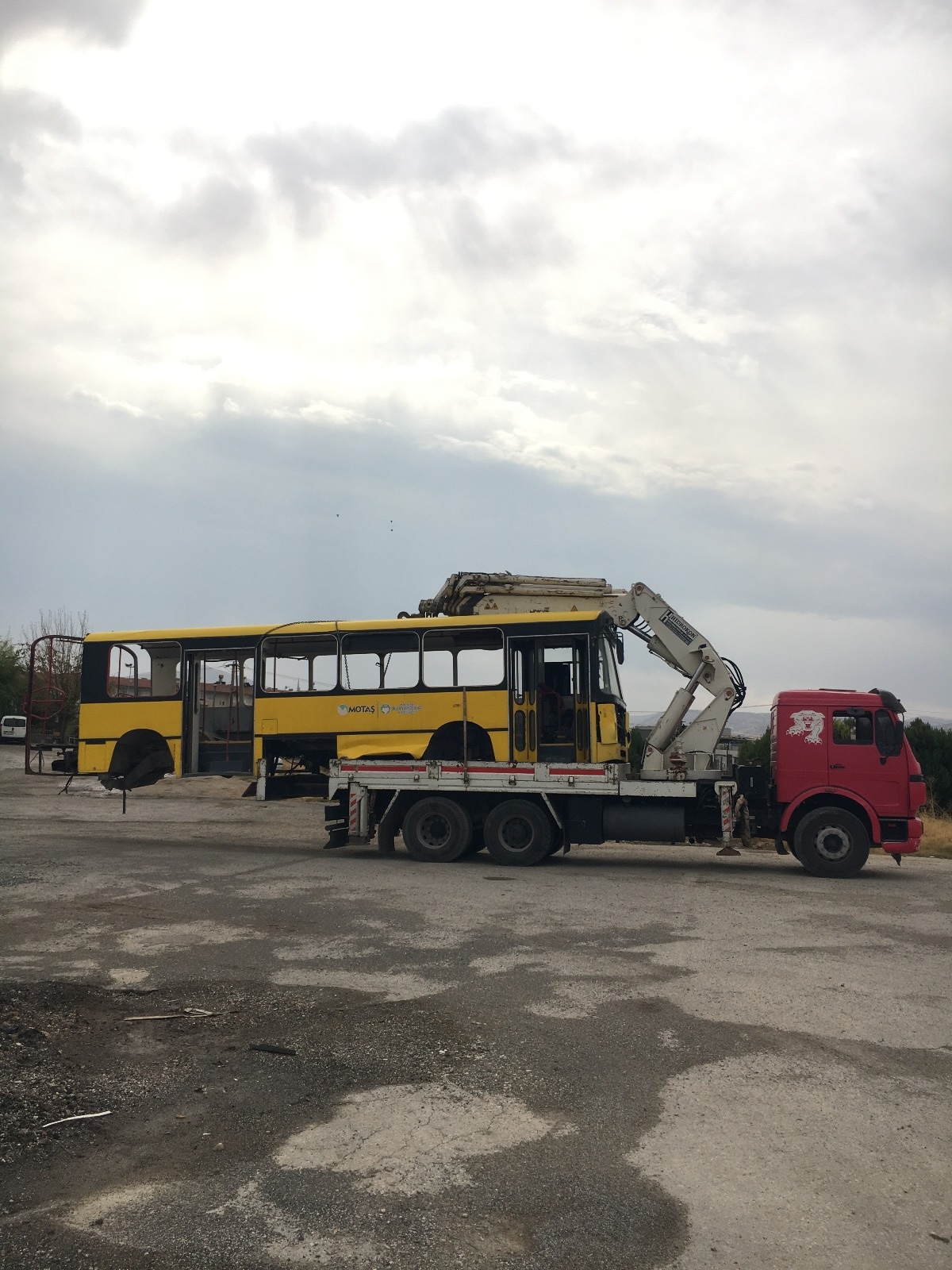 Sekmanlar Vinç: Malatya'da vinç, forklift, ekskavatör, kepçe ve lastikli kepçe hizmetlerinin yanı sıra nakliye, hafriyat, prefabrik yapı üretimi ve kurulumu ile güvenilir çözümler sunan lider firma. Modern ekipman ve uzman ekibimizle projelerinizi en yüksek standartlarda tamamlayın. Sekmanlar Vinç – Malatya kiralık vinç hizmeti: vinç kiralama, kiralık vinç, sepetli vinç, mobil vinç, teleskopik vinç, ağır tonaj vinç, vinç operatörlü ve operatörsüz hizmetler. Acil vinç kiralama, 7/24 vinç desteği, uygun fiyatlı vinç çözümleri, sigortalı ve güvenli taşıma ile inşaat, çelik montaj, prefabrik ve konteyner montaj projeleri için profesyonel vinç hizmetleri Malatya.