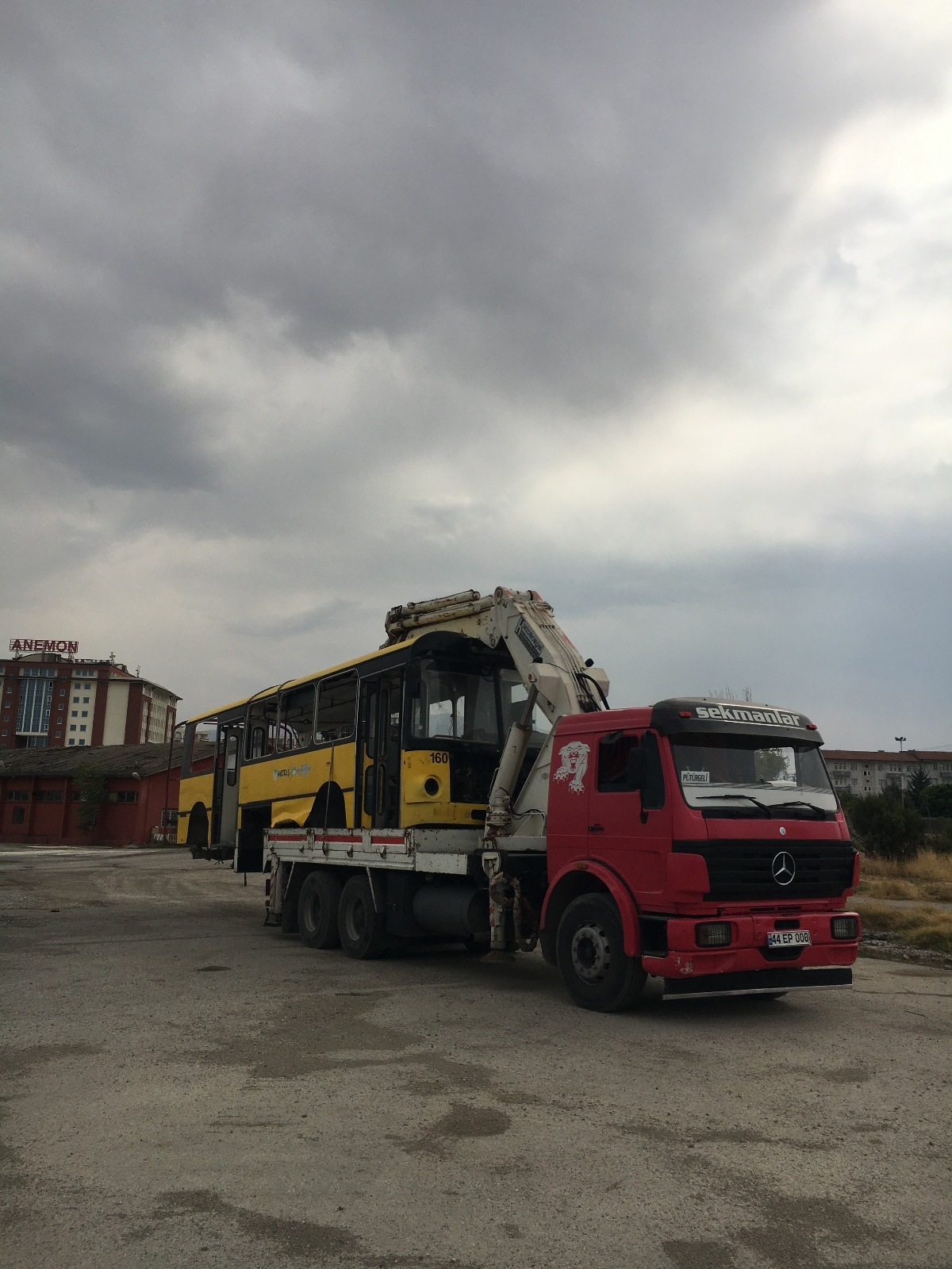 Sekmanlar Vinç: Malatya'da vinç, forklift, ekskavatör, kepçe ve lastikli kepçe hizmetlerinin yanı sıra nakliye, hafriyat, prefabrik yapı üretimi ve kurulumu ile güvenilir çözümler sunan lider firma. Modern ekipman ve uzman ekibimizle projelerinizi en yüksek standartlarda tamamlayın. Sekmanlar Vinç – Malatya kiralık vinç hizmeti: vinç kiralama, kiralık vinç, sepetli vinç, mobil vinç, teleskopik vinç, ağır tonaj vinç, vinç operatörlü ve operatörsüz hizmetler. Acil vinç kiralama, 7/24 vinç desteği, uygun fiyatlı vinç çözümleri, sigortalı ve güvenli taşıma ile inşaat, çelik montaj, prefabrik ve konteyner montaj projeleri için profesyonel vinç hizmetleri Malatya.