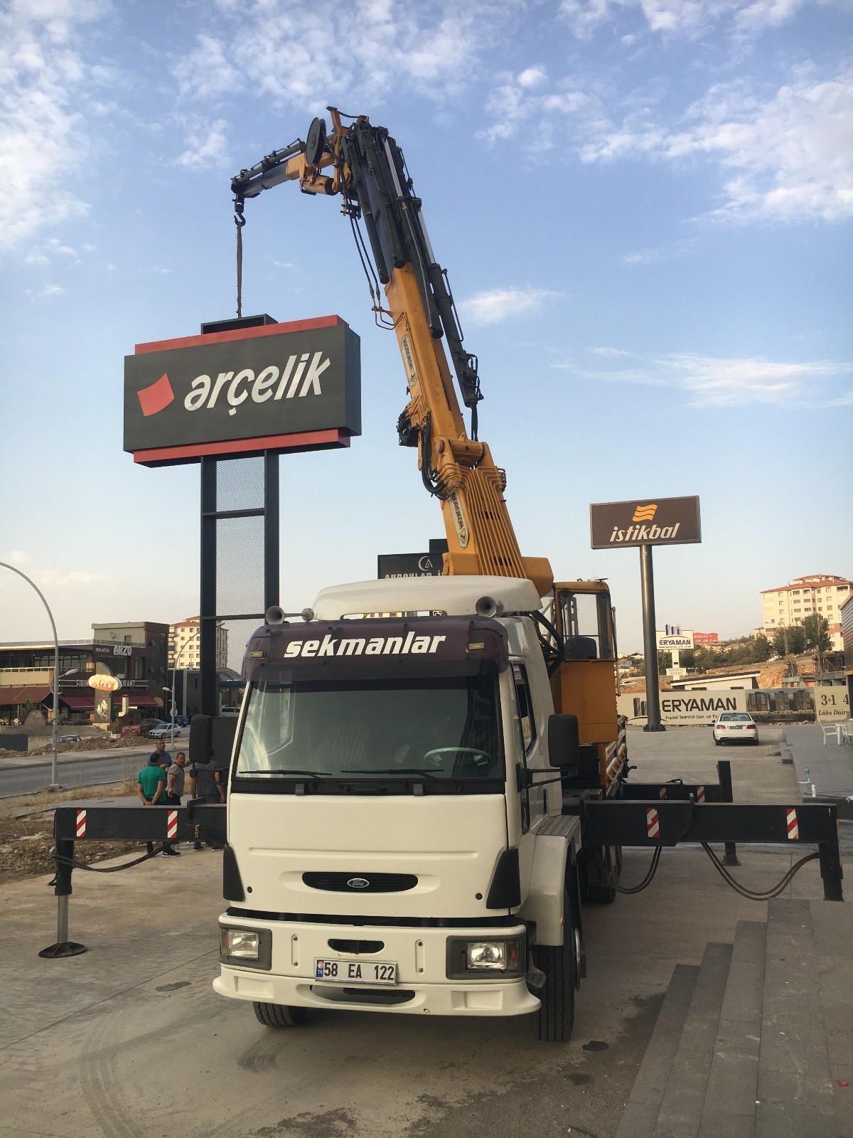 Sekmanlar Vinç: Malatya'da vinç, forklift, ekskavatör, kepçe ve lastikli kepçe hizmetlerinin yanı sıra nakliye, hafriyat, prefabrik yapı üretimi ve kurulumu ile güvenilir çözümler sunan lider firma. Modern ekipman ve uzman ekibimizle projelerinizi en yüksek standartlarda tamamlayın. Sekmanlar Vinç – Malatya kiralık vinç hizmeti: vinç kiralama, kiralık vinç, sepetli vinç, mobil vinç, teleskopik vinç, ağır tonaj vinç, vinç operatörlü ve operatörsüz hizmetler. Acil vinç kiralama, 7/24 vinç desteği, uygun fiyatlı vinç çözümleri, sigortalı ve güvenli taşıma ile inşaat, çelik montaj, prefabrik ve konteyner montaj projeleri için profesyonel vinç hizmetleri Malatya.