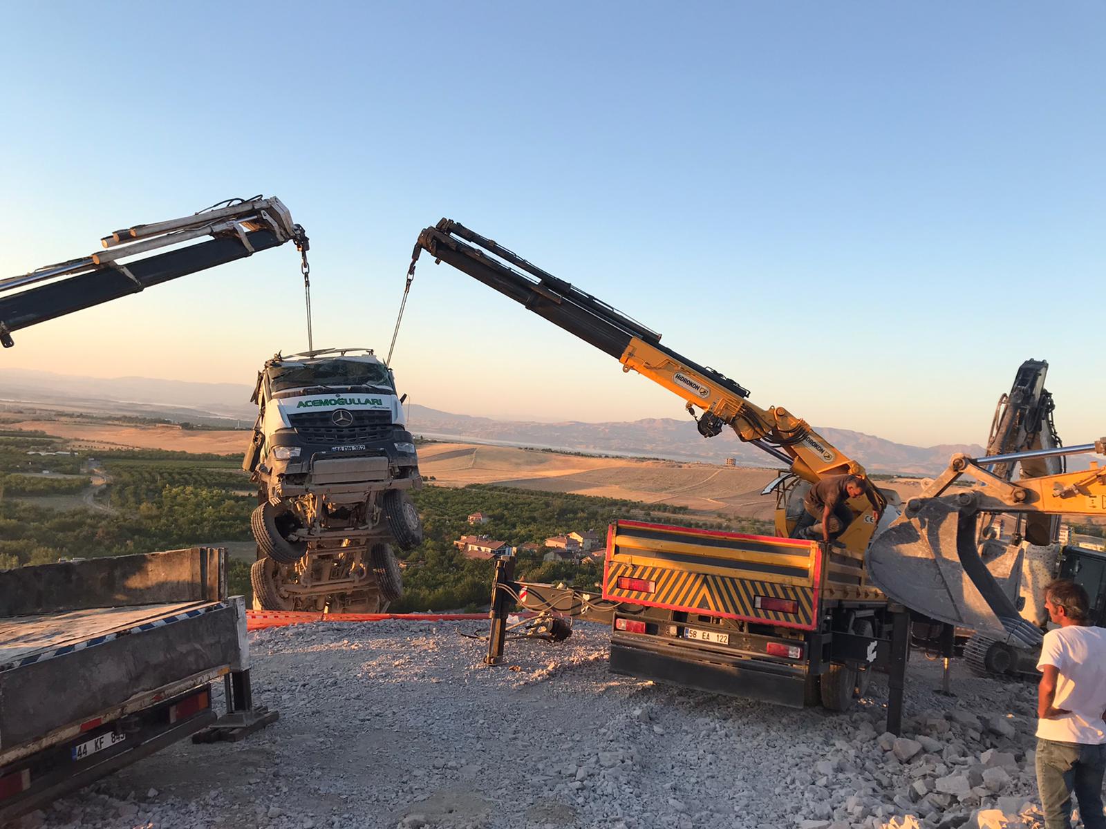 Sekmanlar Vinç: Malatya'da vinç, forklift, ekskavatör, kepçe ve lastikli kepçe hizmetlerinin yanı sıra nakliye, hafriyat, prefabrik yapı üretimi ve kurulumu ile güvenilir çözümler sunan lider firma. Modern ekipman ve uzman ekibimizle projelerinizi en yüksek standartlarda tamamlayın. Sekmanlar Vinç – Malatya kiralık vinç hizmeti: vinç kiralama, kiralık vinç, sepetli vinç, mobil vinç, teleskopik vinç, ağır tonaj vinç, vinç operatörlü ve operatörsüz hizmetler. Acil vinç kiralama, 7/24 vinç desteği, uygun fiyatlı vinç çözümleri, sigortalı ve güvenli taşıma ile inşaat, çelik montaj, prefabrik ve konteyner montaj projeleri için profesyonel vinç hizmetleri Malatya.