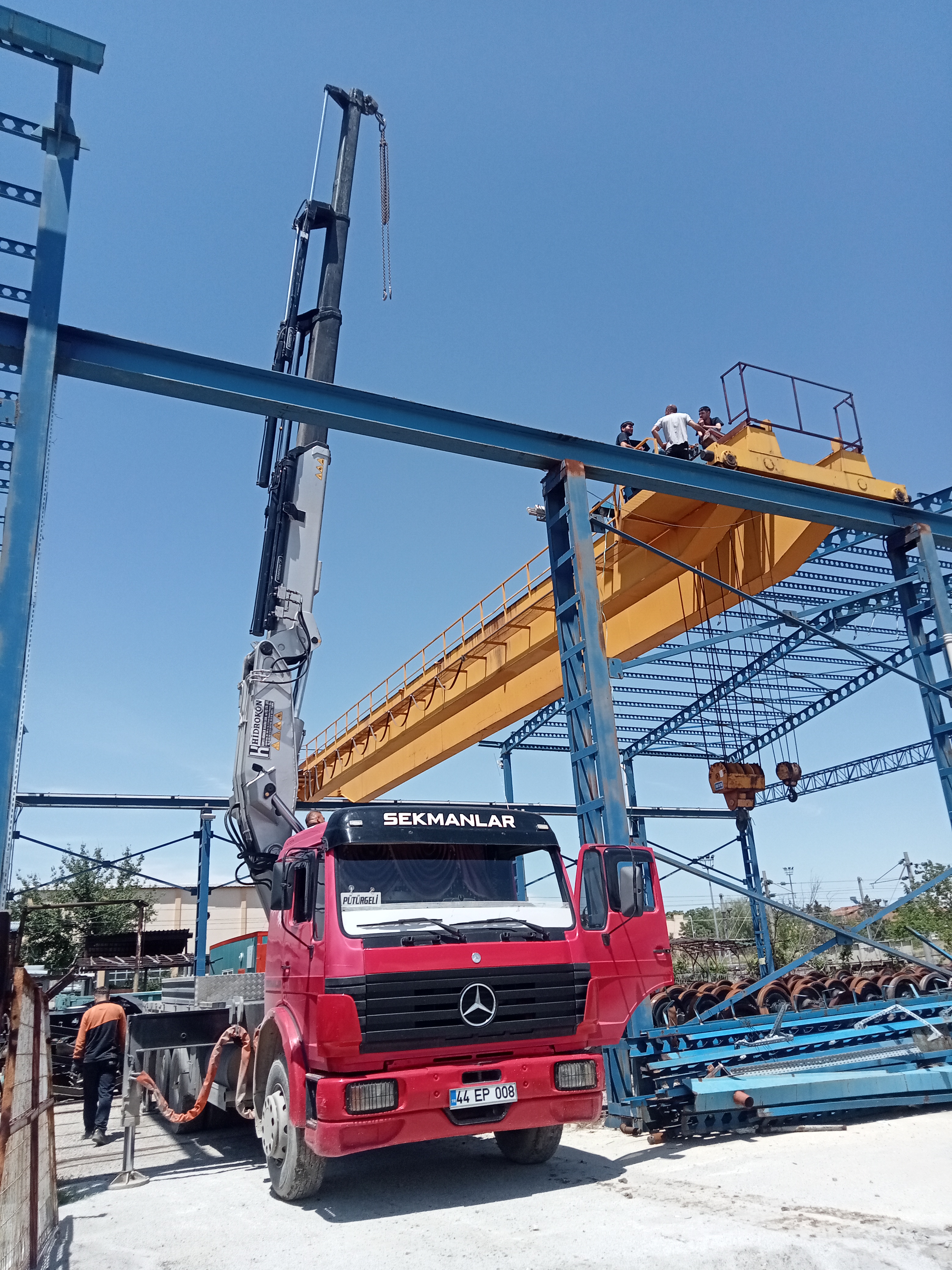 Sekmanlar Vinç: Malatya'da vinç, forklift, ekskavatör, kepçe ve lastikli kepçe hizmetlerinin yanı sıra nakliye, hafriyat, prefabrik yapı üretimi ve kurulumu ile güvenilir çözümler sunan lider firma. Modern ekipman ve uzman ekibimizle projelerinizi en yüksek standartlarda tamamlayın. Sekmanlar Vinç – Malatya kiralık vinç hizmeti: vinç kiralama, kiralık vinç, sepetli vinç, mobil vinç, teleskopik vinç, ağır tonaj vinç, vinç operatörlü ve operatörsüz hizmetler. Acil vinç kiralama, 7/24 vinç desteği, uygun fiyatlı vinç çözümleri, sigortalı ve güvenli taşıma ile inşaat, çelik montaj, prefabrik ve konteyner montaj projeleri için profesyonel vinç hizmetleri Malatya.