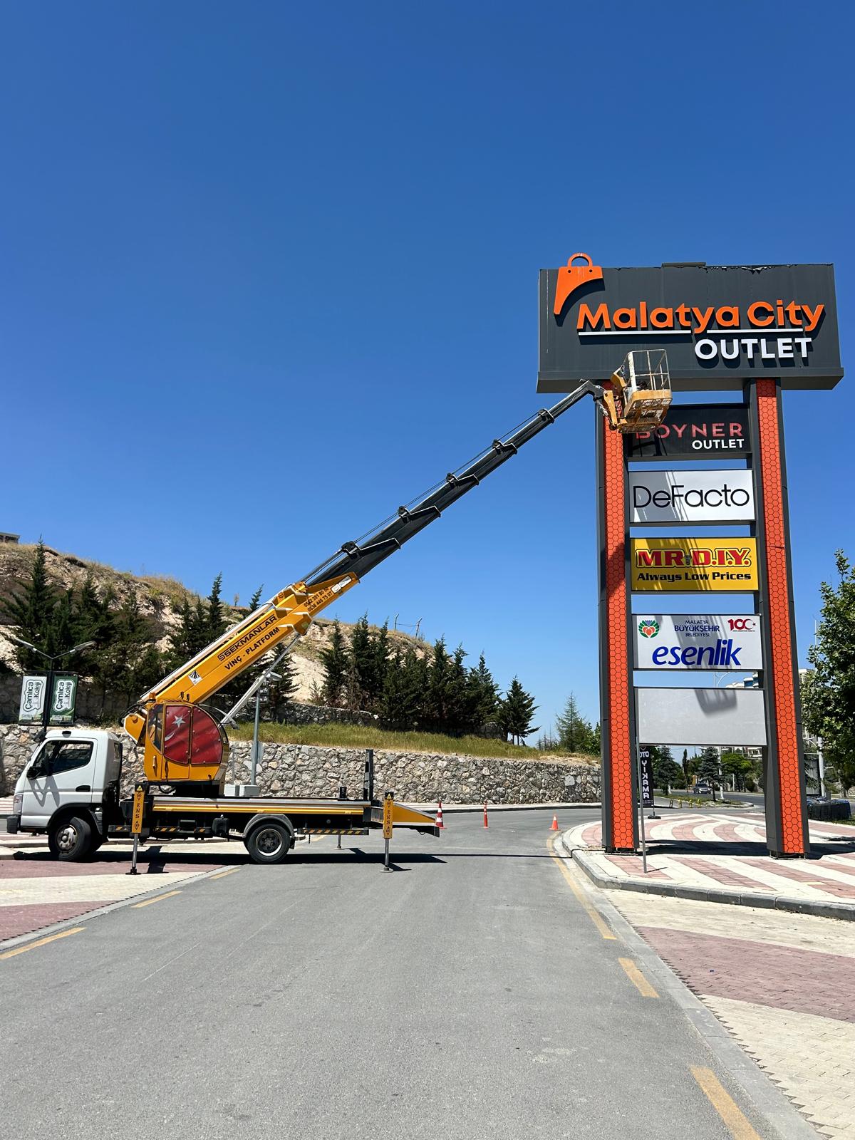 Sekmanlar Vinç: Malatya'da vinç, forklift, ekskavatör, kepçe ve lastikli kepçe hizmetlerinin yanı sıra nakliye, hafriyat, prefabrik yapı üretimi ve kurulumu ile güvenilir çözümler sunan lider firma. Modern ekipman ve uzman ekibimizle projelerinizi en yüksek standartlarda tamamlayın. Sekmanlar Vinç – Malatya kiralık vinç hizmeti: vinç kiralama, kiralık vinç, sepetli vinç, mobil vinç, teleskopik vinç, ağır tonaj vinç, vinç operatörlü ve operatörsüz hizmetler. Acil vinç kiralama, 7/24 vinç desteği, uygun fiyatlı vinç çözümleri, sigortalı ve güvenli taşıma ile inşaat, çelik montaj, prefabrik ve konteyner montaj projeleri için profesyonel vinç hizmetleri Malatya.
