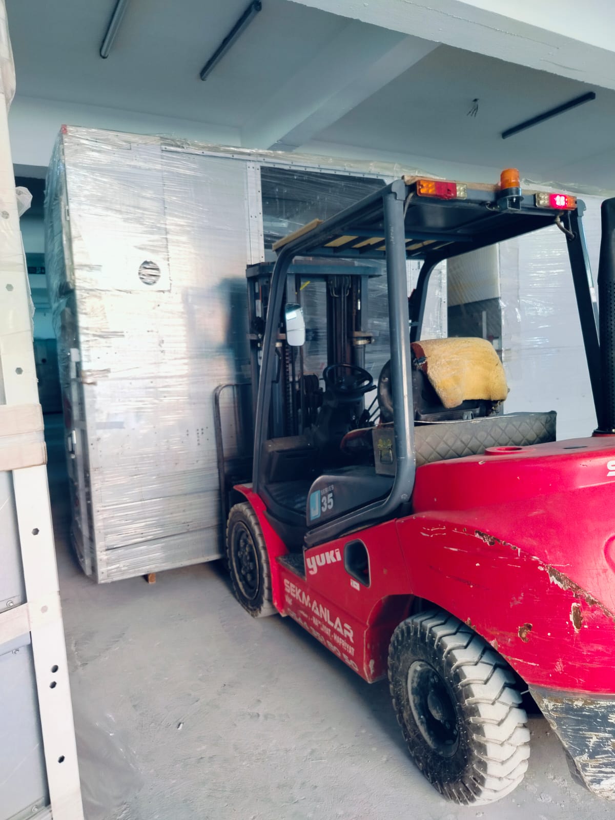 Sekmanlar Vinç: Malatya'da vinç, forklift, ekskavatör, kepçe ve lastikli kepçe hizmetlerinin yanı sıra nakliye, hafriyat, prefabrik yapı üretimi ve kurulumu ile güvenilir çözümler sunan lider firma. Modern ekipman ve uzman ekibimizle projelerinizi en yüksek standartlarda tamamlayın.