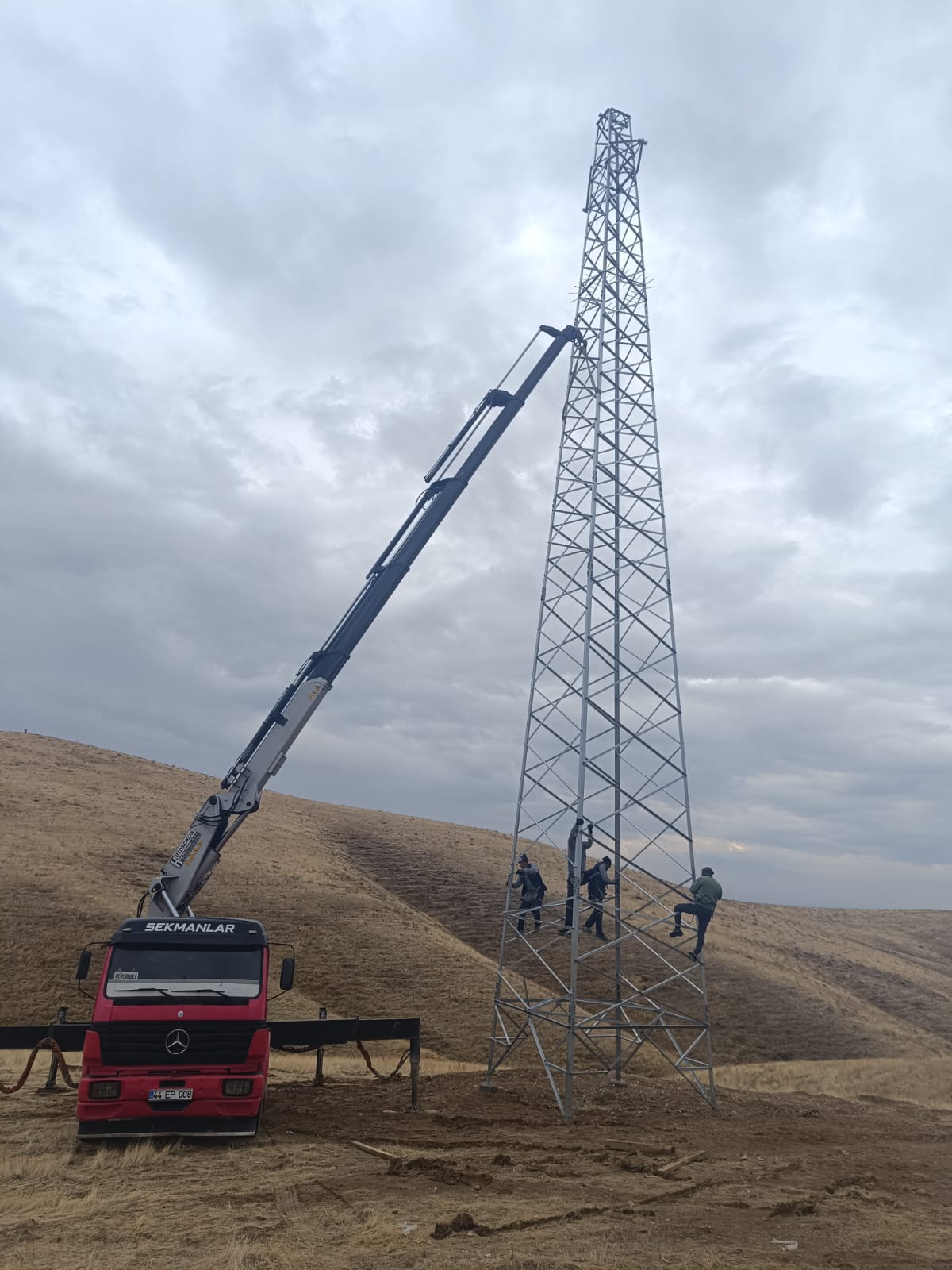 Sekmanlar Vinç: Malatya'da vinç, forklift, ekskavatör, kepçe ve lastikli kepçe hizmetlerinin yanı sıra nakliye, hafriyat, prefabrik yapı üretimi ve kurulumu ile güvenilir çözümler sunan lider firma. Modern ekipman ve uzman ekibimizle projelerinizi en yüksek standartlarda tamamlayın. Sekmanlar Vinç – Malatya kiralık vinç hizmeti: vinç kiralama, kiralık vinç, sepetli vinç, mobil vinç, teleskopik vinç, ağır tonaj vinç, vinç operatörlü ve operatörsüz hizmetler. Acil vinç kiralama, 7/24 vinç desteği, uygun fiyatlı vinç çözümleri, sigortalı ve güvenli taşıma ile inşaat, çelik montaj, prefabrik ve konteyner montaj projeleri için profesyonel vinç hizmetleri Malatya.