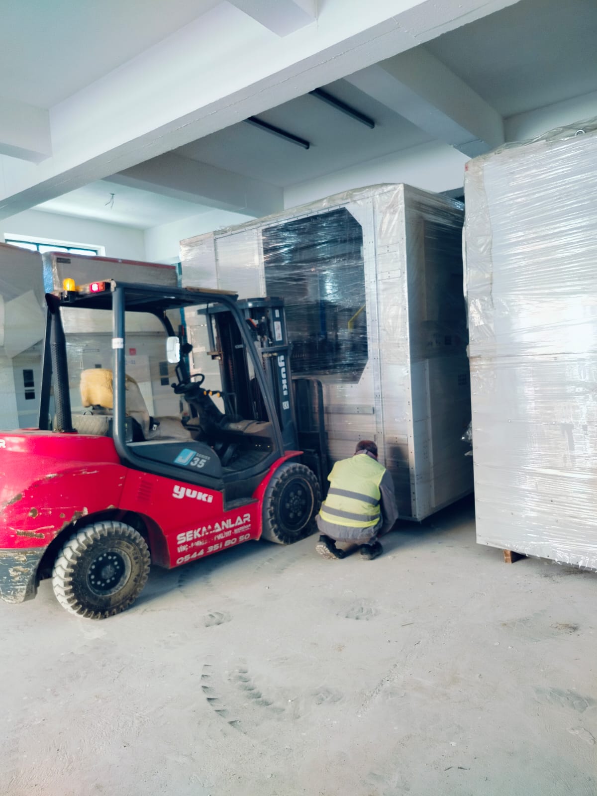 Sekmanlar Vinç: Malatya'da vinç, forklift, ekskavatör, kepçe ve lastikli kepçe hizmetlerinin yanı sıra nakliye, hafriyat, prefabrik yapı üretimi ve kurulumu ile güvenilir çözümler sunan lider firma. Modern ekipman ve uzman ekibimizle projelerinizi en yüksek standartlarda tamamlayın.