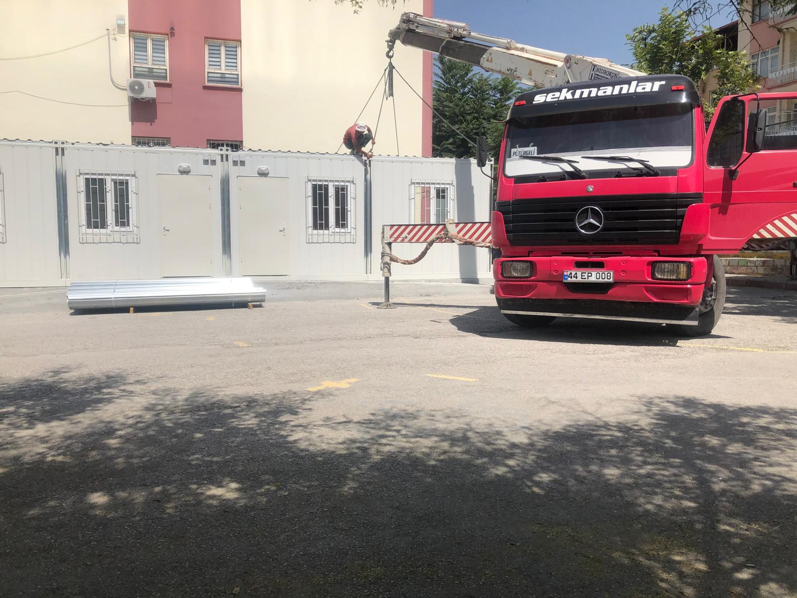 Sekmanlar Vinç: Malatya'da vinç, forklift, ekskavatör, kepçe ve lastikli kepçe hizmetlerinin yanı sıra nakliye, hafriyat, prefabrik yapı üretimi ve kurulumu ile güvenilir çözümler sunan lider firma. Modern ekipman ve uzman ekibimizle projelerinizi en yüksek standartlarda tamamlayın.